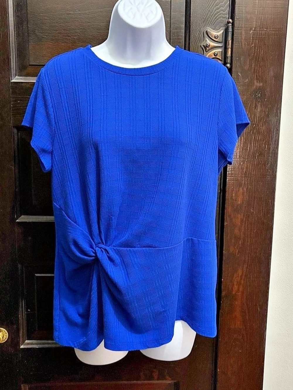 (108) Liz Claiborne Blue Geometric Knot Front Top Size Medium